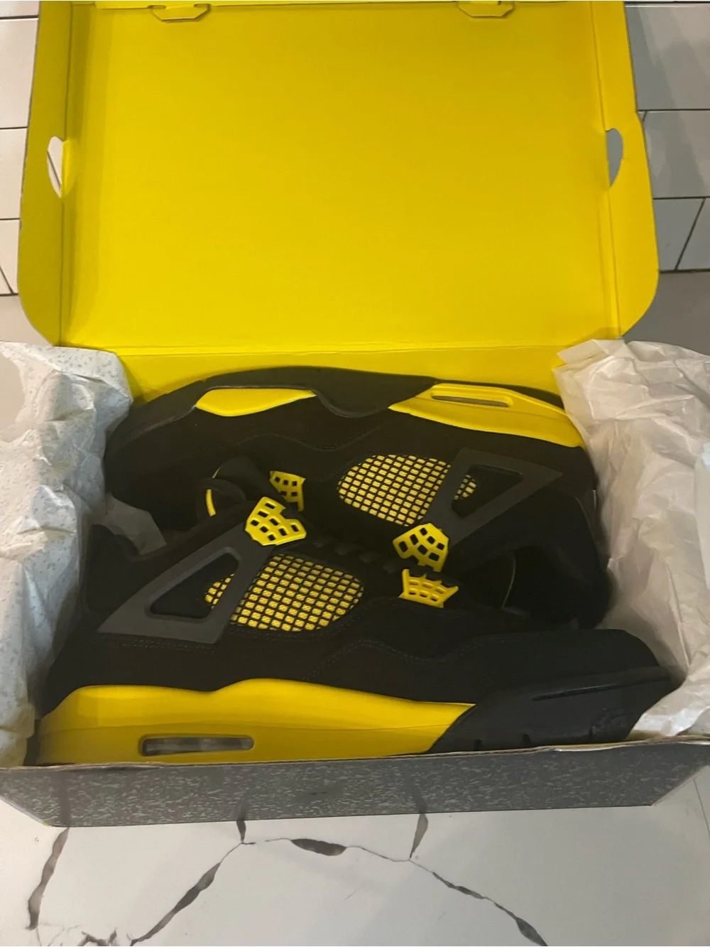 Mens Retro 4 Yellow Thunder Size 13.